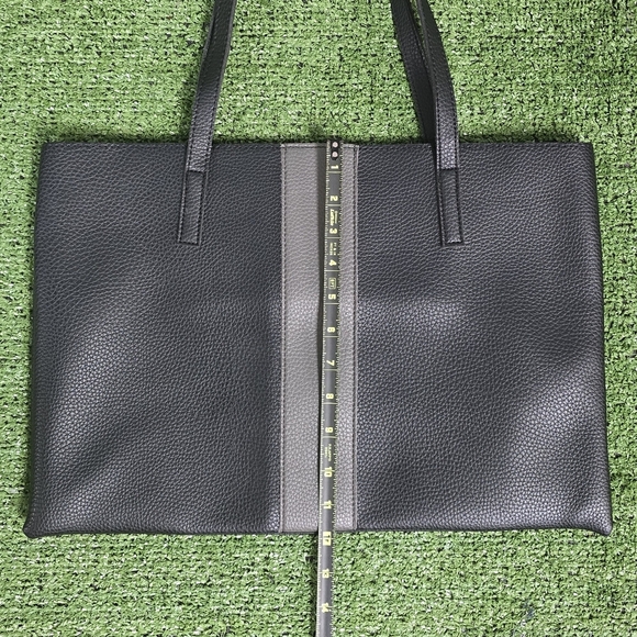VINCE CAMUTO | 'LUCKY' LARGE VEGAN LEATHER TOTE - BRAND NEW! - Picture 9 of 12